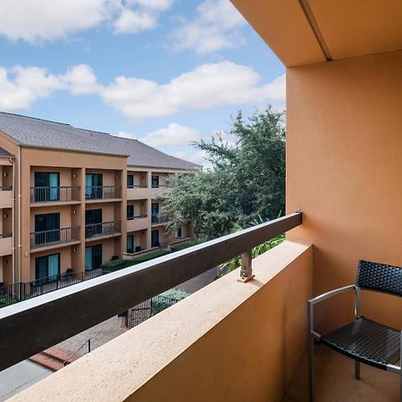 Отель Courtyard By Marriott San Antonio Medical Center Экстерьер фото
