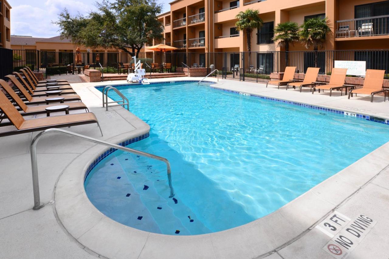 Отель Courtyard By Marriott San Antonio Medical Center Экстерьер фото