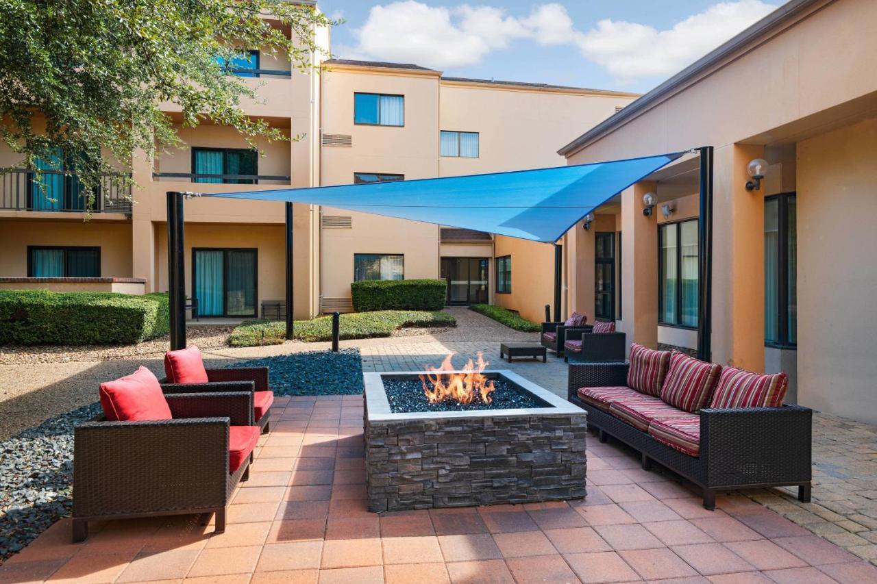 Отель Courtyard By Marriott San Antonio Medical Center Экстерьер фото