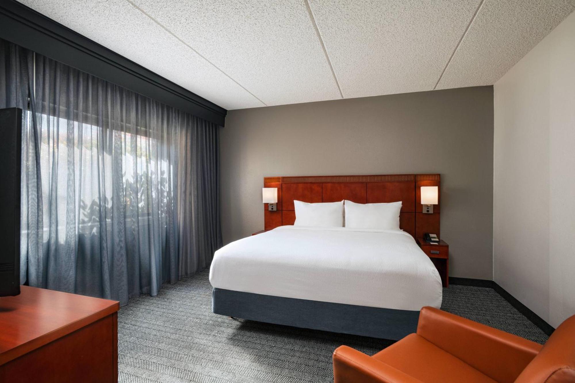 Отель Courtyard By Marriott San Antonio Medical Center Экстерьер фото
