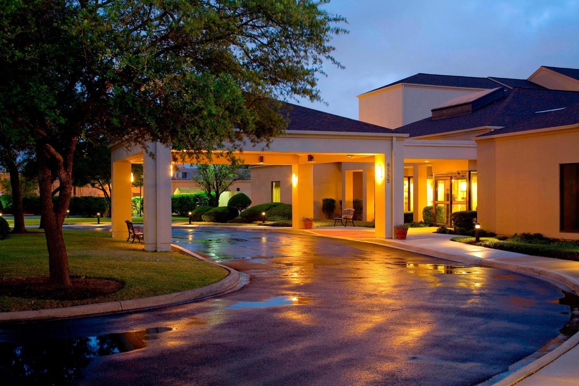 Отель Courtyard By Marriott San Antonio Medical Center Экстерьер фото